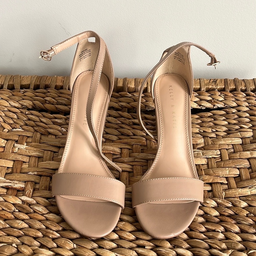 Kelly and Katie nude sandals size 8